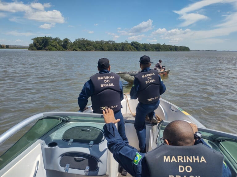 Marinha do Brasil auxilia nas buscas por jovem que desapareceu após cair no Rio Paraná