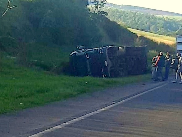 Carreta de Marechal Rondon tomba na PR-486