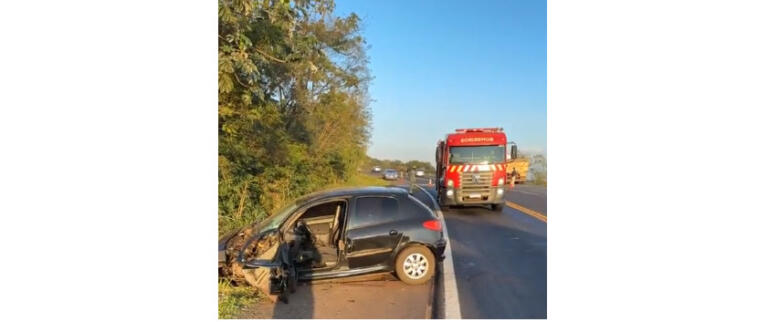 Mulher fica presa às ferragens em acidente na BR-163 próximo à Mineradora Dalmina