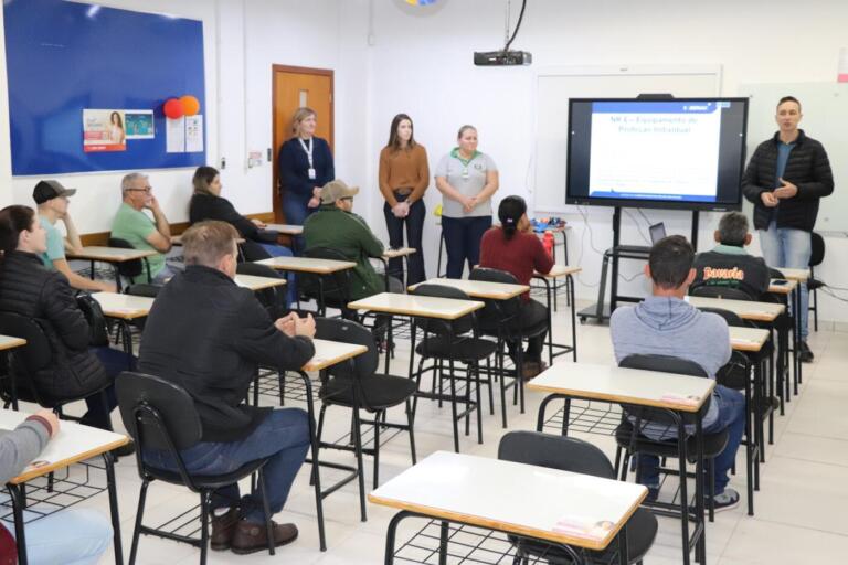 Servidores municipais participam de treinamento sobre segurança do trabalho