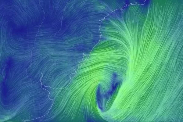 Inmet aumenta escala do alerta para ciclone em cinco Estados