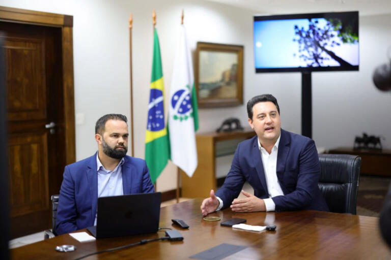Governador anuncia bônus para nota boa no Ideb e projeto de energia solar nas escolas