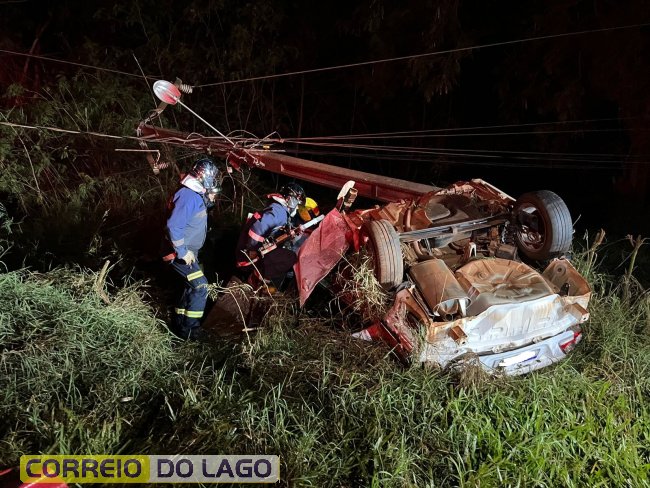 Homem morre após colidir veículo violentamente contra poste na PR-495 em Santa Helena