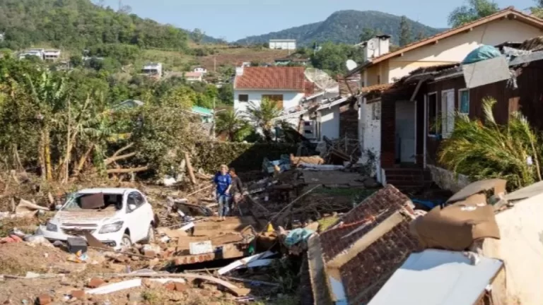Governo cria chave PIX de conta oficial para receber doações às vítimas das enchentes