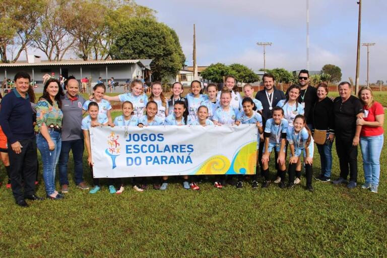 Meninas do colégio de Pato Bragado são vice-campeãs dos JEPs Bom de Bola pela categoria Infantil