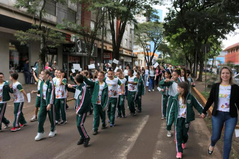 Escolas apoiadas pelo Cooperjovem celebram independência do Brasil e cooperativismo