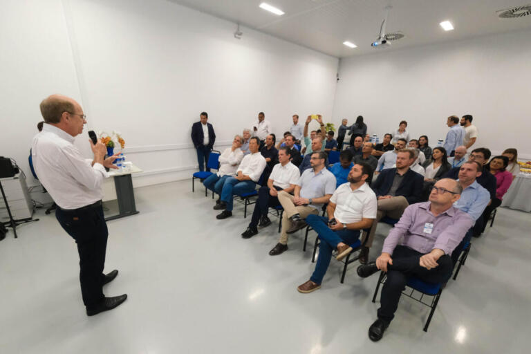 C.Vale apresenta demandas a ministro da Pesca