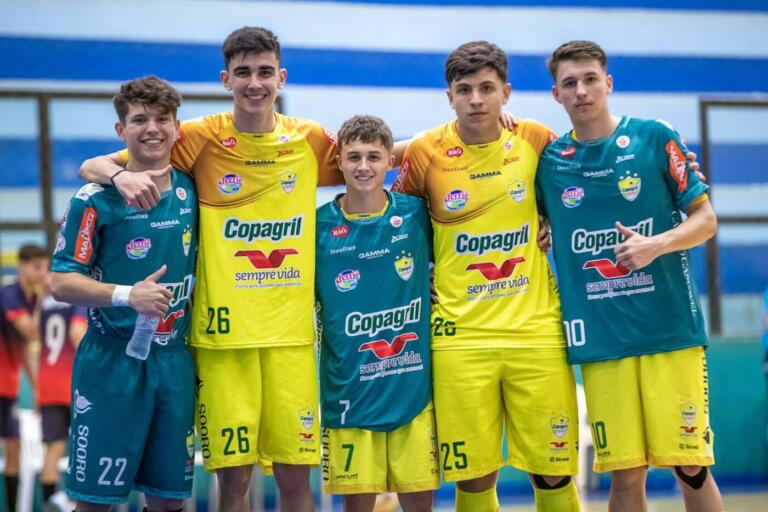 Quinteto da Copagril é chamado para defender times paranaenses na Taça Brasil