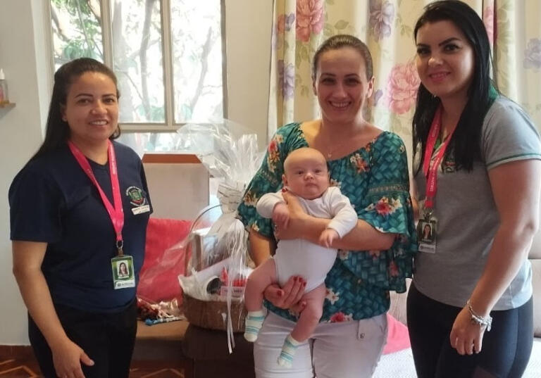 Projeto Nutriz premia mamãe que foi destaque na doação de leite materno em agosto