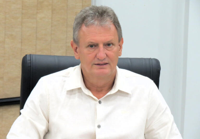 Carlinhos Silva solicita pavimentação asfáltica em estrada da Linha Ajuricaba