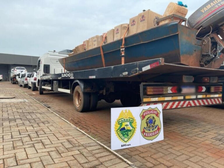Polícia apreende barco e quatro carros com contrabando em Mercedes