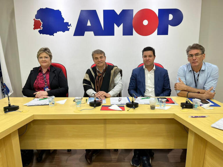 Guto Silva participa da 10ª assembleia ordinária da Amop