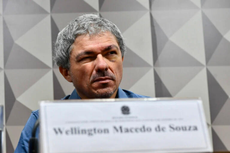 Blogueiro preso por bomba fica em silêncio em CPMI mas pode fechar delação