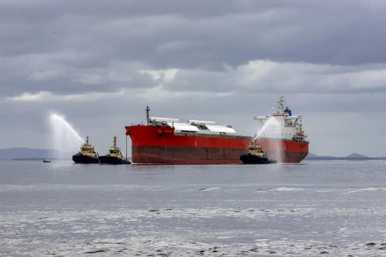 Navio cargueiro “movido a vento” chega ao Paraná