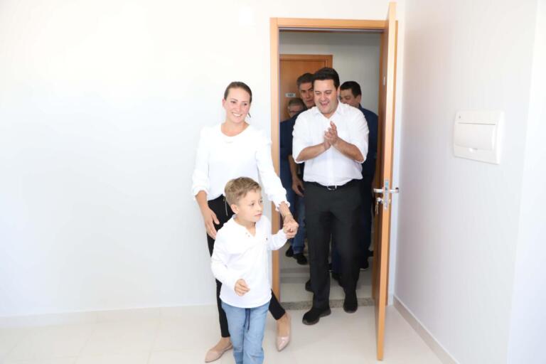 Com apoio do Estado para entrada, 85 famílias de Cascavel conquistam a casa própria