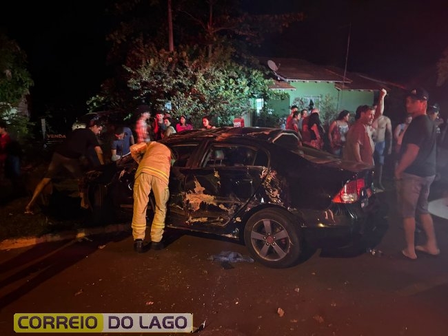 Jovens são ejetadas de carro em grave acidente em Santa Helena e uma morre