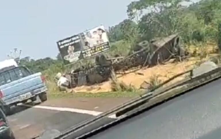 Família de Marechal Rondon fica ferida em acidente com carreta próximo à Ponte Ayrton Senna