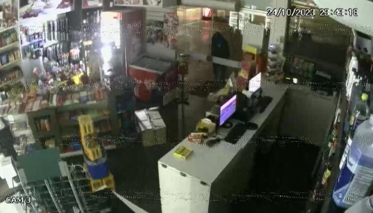 Posto de combustíveis é arrombado e dinheiro furtado em Mercedes