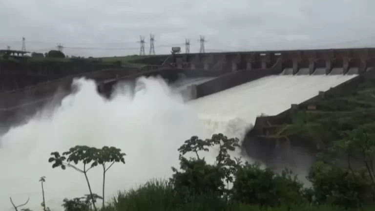 Excesso de chuva obriga Itaipu a abrir vertedouro nesta quarta-feira