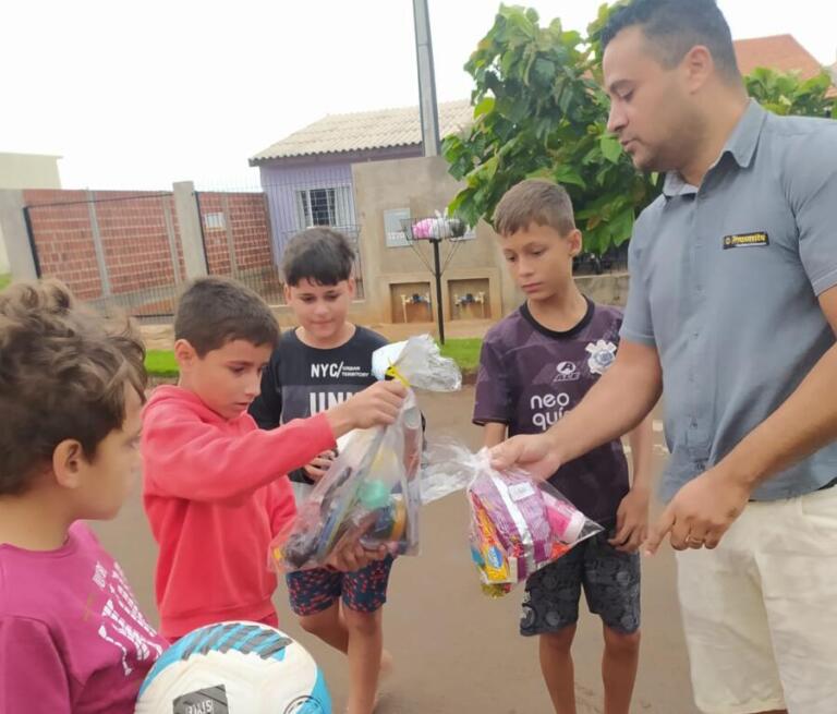 Brinquedos e doces: ação social faz a alegria da criançada em Marechal Rondon; veja fotos