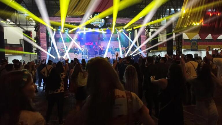 Primeira noite da Oktoberfest de Marechal Rondon diverte foliões; confira fotos!