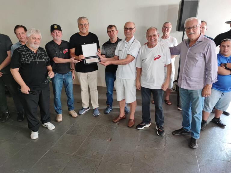 Harto Viteck é homenageado em almoço da Boca Maldita/Os Milionários