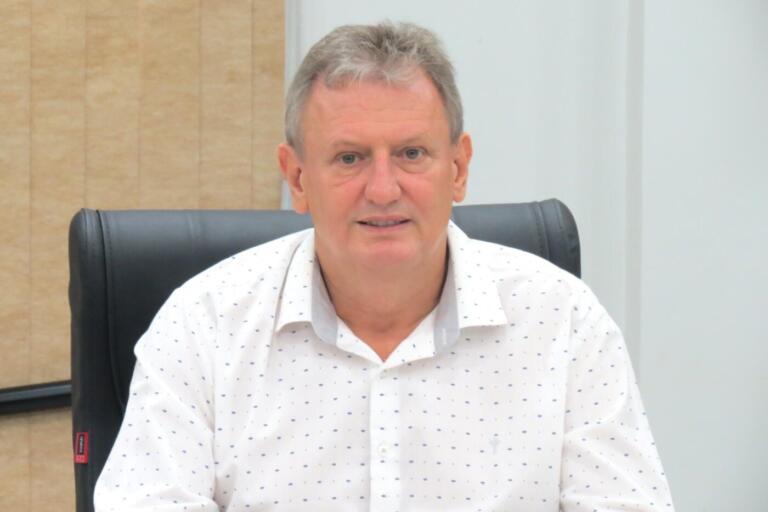 Carlinhos Silva solicita operação tapa-buracos em ruas próximas ao ginásio de Margarida