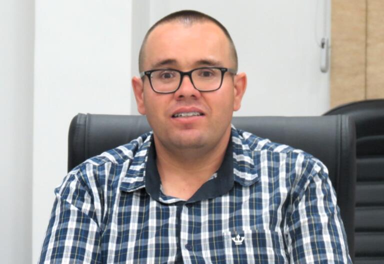 Gordinho do Suco solicita ao DER melhorias no acesso à Linha Adams na PR-491