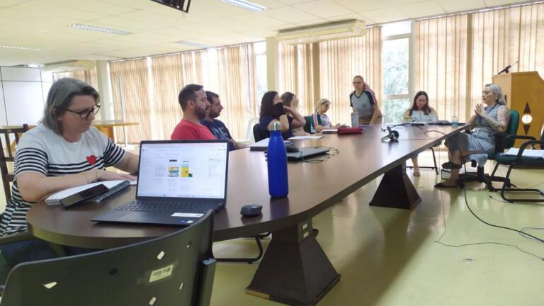 NRE Toledo realiza encontro formativo com as secretarias municipais de educação