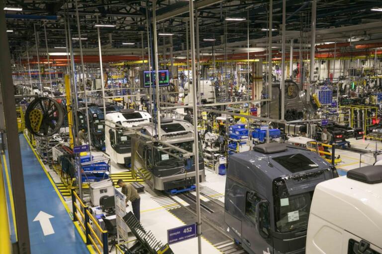 Nova diretoria da Fiep assume com foco em política industrial para o Paraná