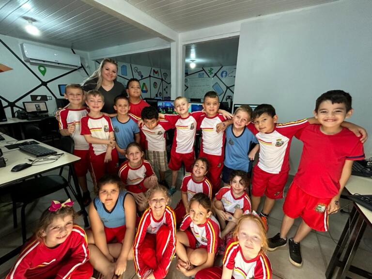 Escolas de Mercedes contam com novos laboratórios de informática