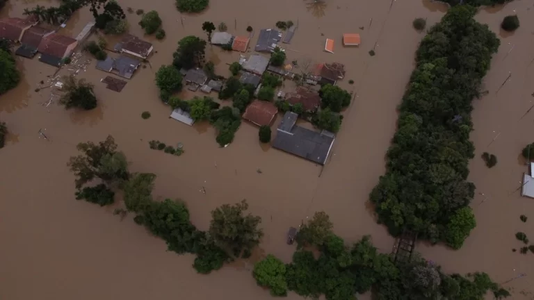 Tempestades afetaram 22,55% das cidades do Paraná em outubro, e vem mais chuva aí