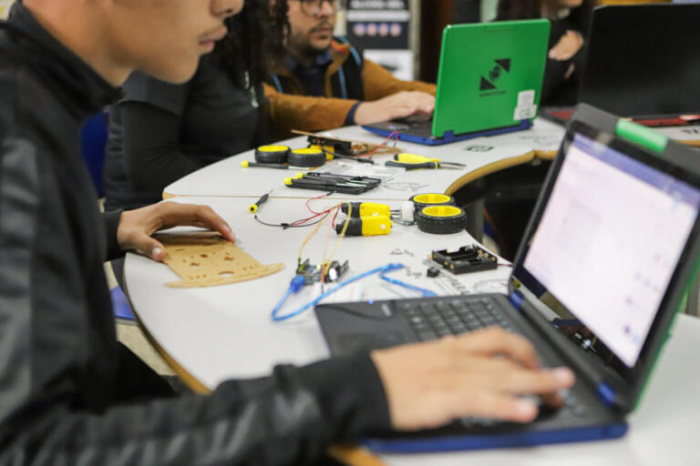 Rede estadual oferta 50 mil vagas em cursos técnicos; inscrições terminam dia 23