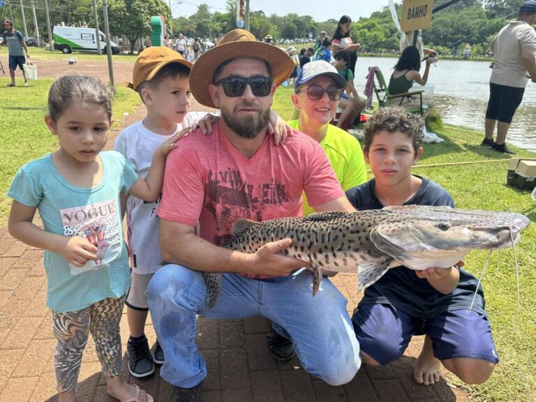Peixe de 50 quilos? Sim, é história de pescador! Veja fotos da Pesca no Lago