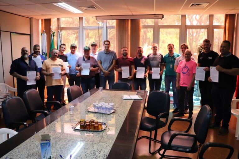 Prefeitura renova contratos e habilita novas empresas à incubadora no Parque Industrial II