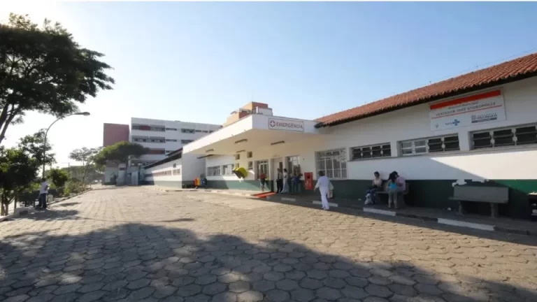 Menino de dois anos morre após ser esquecido em van escolar