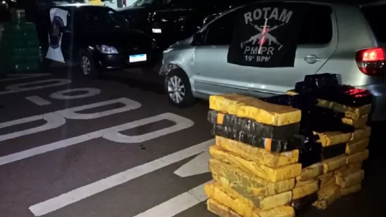 PM apreende carros com mais de 600 quilos de maconha em Toledo