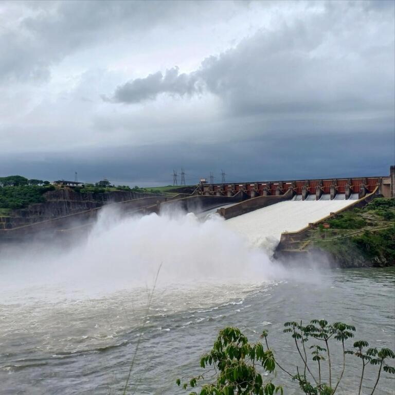 Itaipu diminui vertimento para reduzir impacto da cheia do Rio Iguaçu