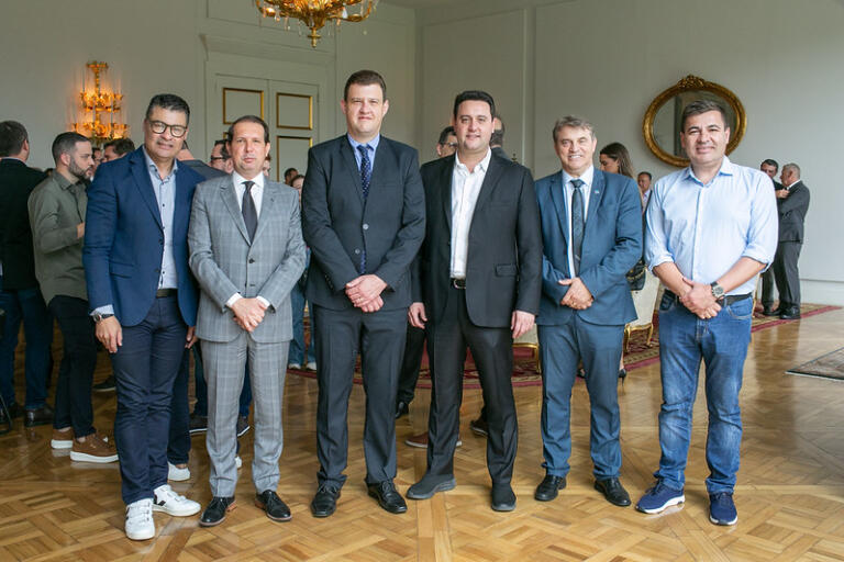 Carmen e Luiz Donaduzzi são homenageados pela contribuição com o desenvolvimento econômico do Paraná 