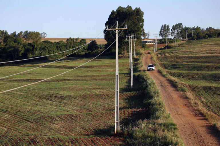 Com 14,5 mil km de redes, Paraná Trifásico chega a 87% dos municípios do Estado