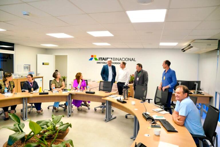 Lindeiros e Itaipu alinham ações para inovação e desafios em convênios para a região