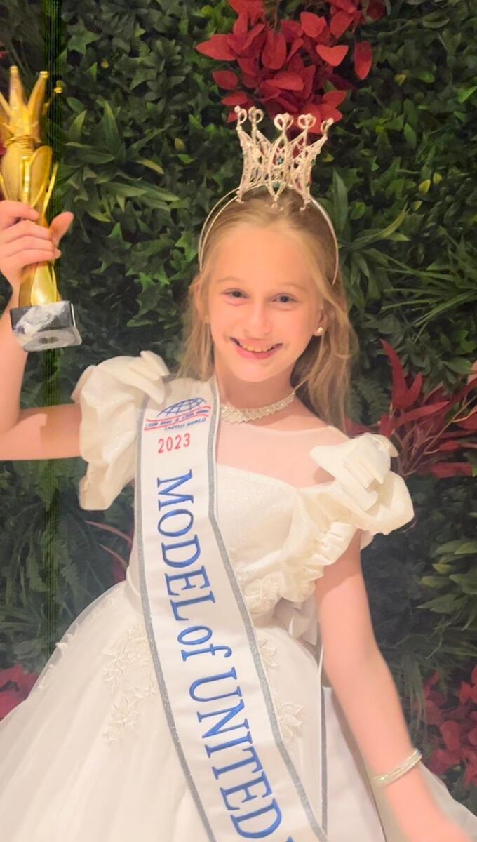 De Nova Santa Rosa para o mundo: pequena Lívia conquista título em Dubai