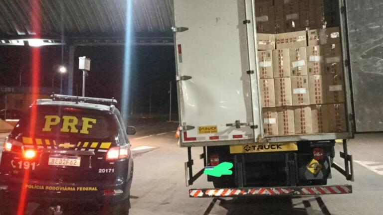 PRF realiza apreensão de 350 mil maços de cigarros contrabandeados e prende suspeito