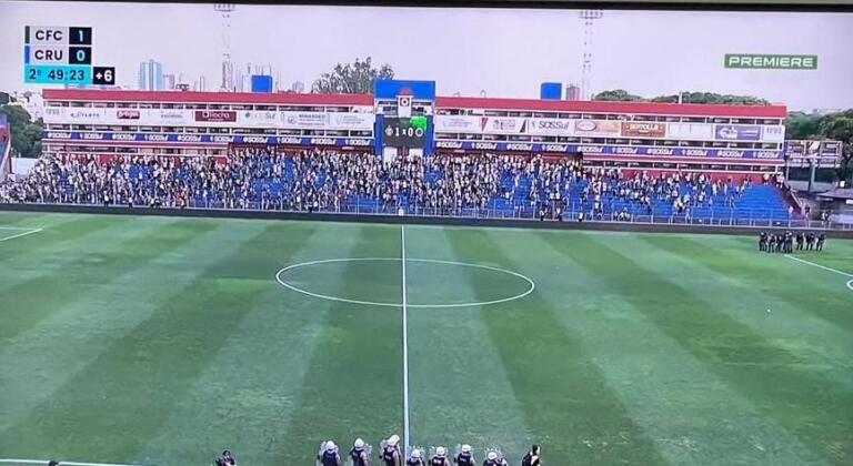 Coritiba vence Cruzeiro em jogo marcado por invasão de campo e pancadaria no estádio do Paraná Clube