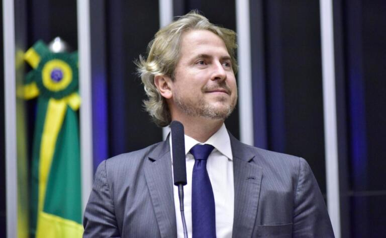 Zeca Dirceu e DNIT garantem passarela para pedestres em Marechal Rondon