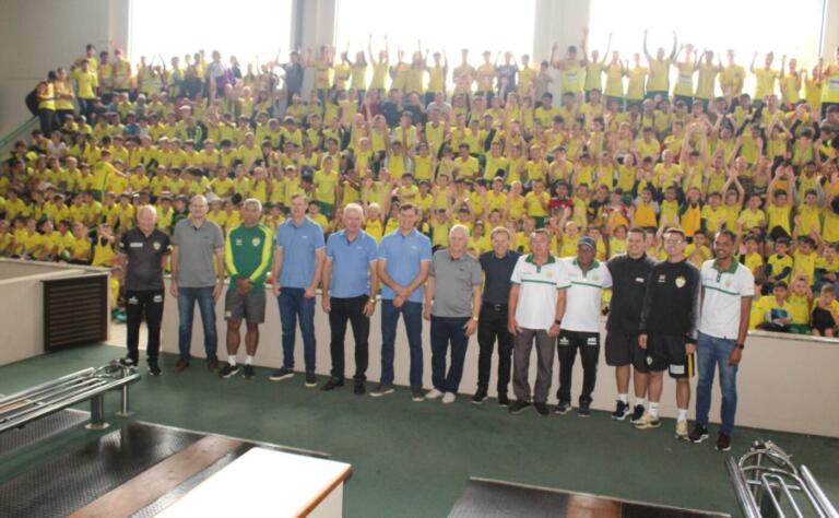 Festa para centenas de alunos marca encerramento da Escolinha da AACC em 2023