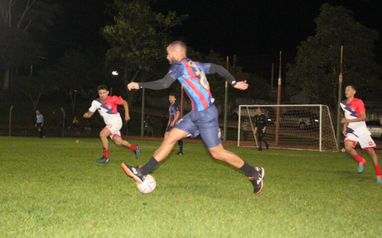 G7 Barber e Amigos do Nei definem primeira semifinal do Municipal Livre