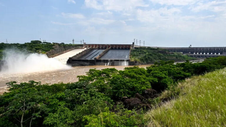 Itaipu mantém previsão de vertimento mínimo para os próximos dias