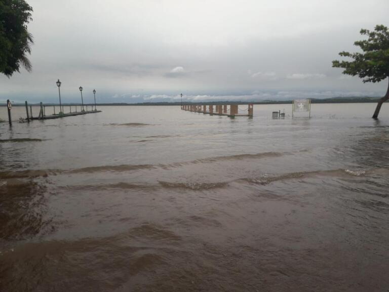 Chuva deste início de semana muda cenário do parque de lazer em Porto Mendes; veja vídeos
