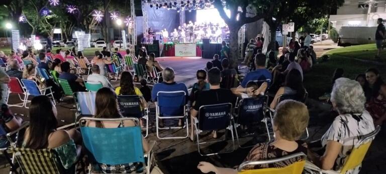 Praça do Natal tem novas atrações na noite desta quinta-feira